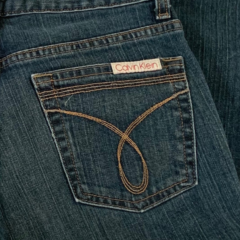 Calvin Klein Jeans Dark Wash, Flare Leg, Lady’s 4 - Picture 3 of 8